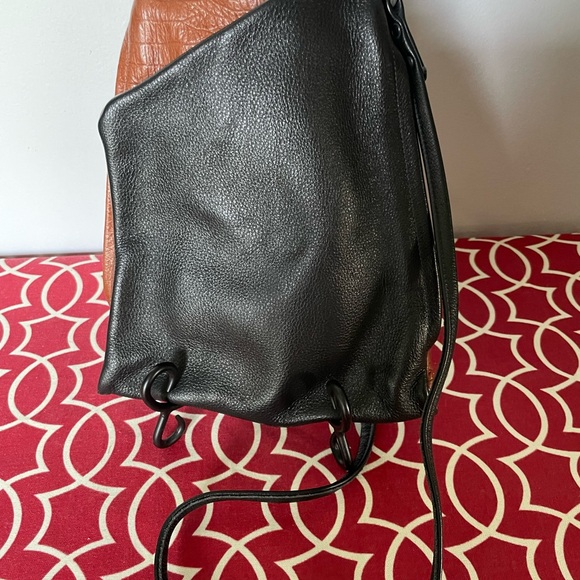 Thomas Leathers Dual-Sided Crossbody Bag - Picture 5 of 12